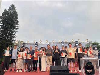 矽品精密深耕彰化 獎助低收入戶優秀學子13年