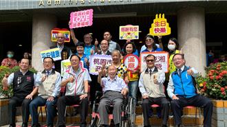 桃園市百歲人瑞396人 張善政致贈重陽禮金獻祝福