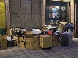 獨》有家卻不想住！6旬翁流浪6年真相曝 揭北車街友亂象