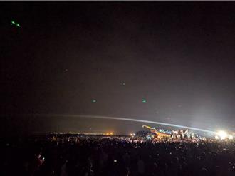 獨》東港迎王祭成無人機競技場？夜空閃爍綠光 信徒驚：危險！