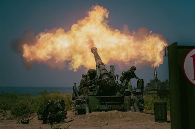 陆军43炮指部戮力战演训任务，成为镇守南疆的精锐劲旅。（本报资料照片）