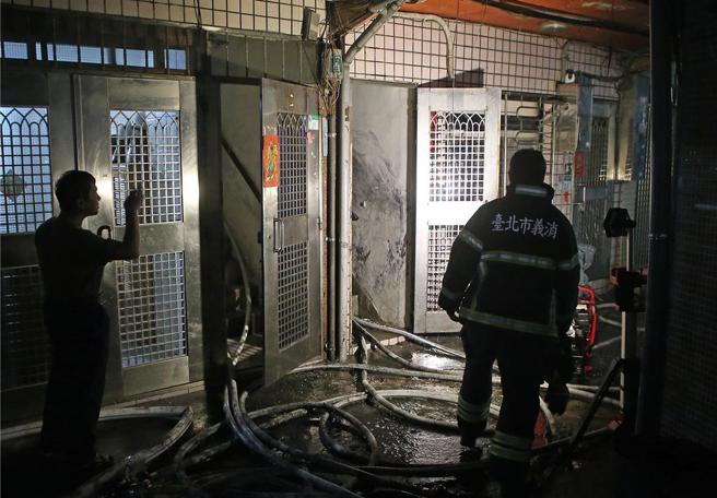 北市一处分租房发生火警意外，导致租客1死5送医。（赵双杰摄）