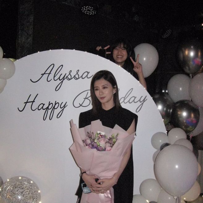 修杰楷替梧桐妹买机票，让她回台替妈妈贾静雯庆生。（图／翻摄自梧桐妹 IG）