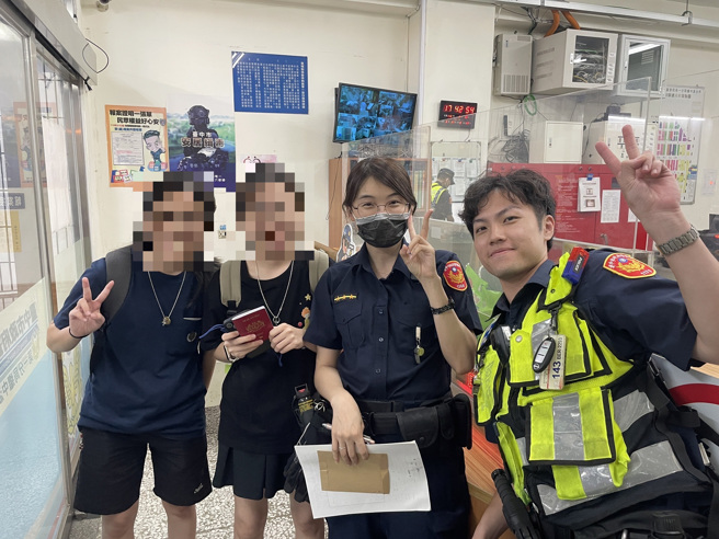 来台开心游没想到首日护照就遗失，所幸有热心民眾拾获，警方积极联繫通知，马来西亚的双胞胎姊妹表达非常感谢。（翻摄画面）