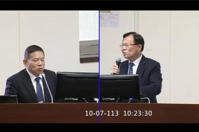 立法委员张启楷（右）7日质询国发会主委刘镜清（左）国发基金投资。（翻摄立院转播）