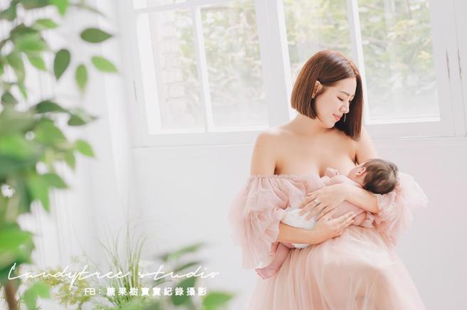 刘伊心曝光温馨的哺乳写真。（糖果树宝宝纪录摄影提供）