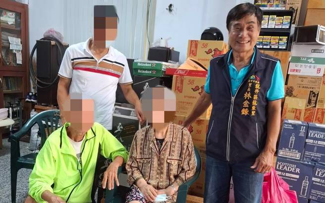 陳婦與親弟弟失聯40年，警方與里長完成超級尋人任務，讓他們順利團聚。（翻攝畫面）