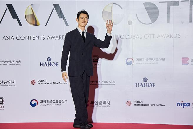 吳慷仁昨帥氣現身紅毯 。（Busan International Film Festival提供）