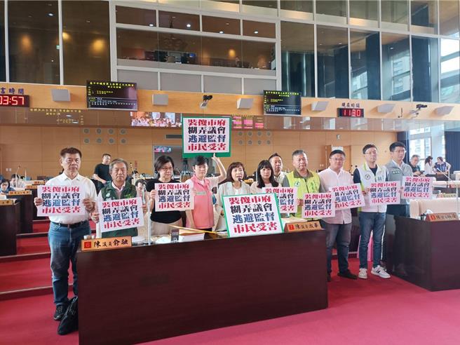 台中市议会民进党团要求市府提出新增预算项目。（陈淑娥摄）