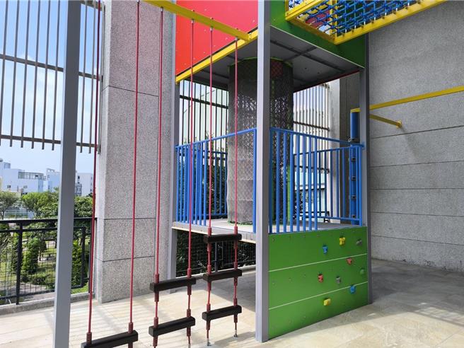 户外攀岩场。（李京升摄）