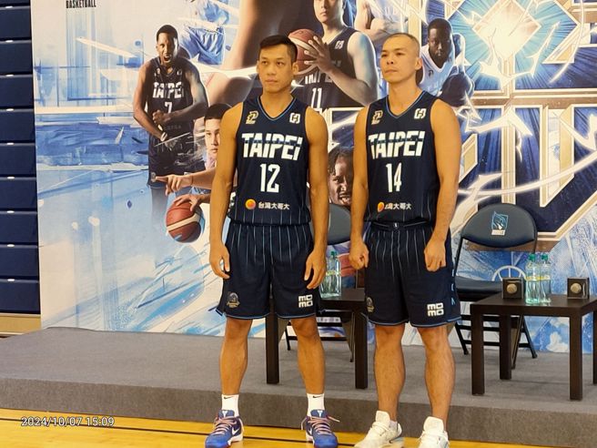 富邦勇士老将林志杰(左)与队长蔡文诚(右)。(黄邱伦摄)