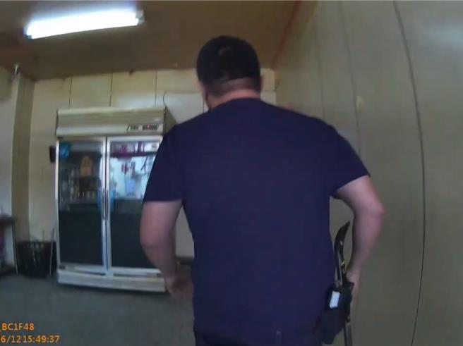 彰化县34岁、29岁侯姓兄弟涉嫌以槟榔摊为掩护，进行制毒、贩毒一条龙服务，警方搜证完备后，今年6月在租屋处与槟榔摊同步搜索，带回涉案4人依毒品罪嫌移送。（警方提供／潘虹恩台中传真）