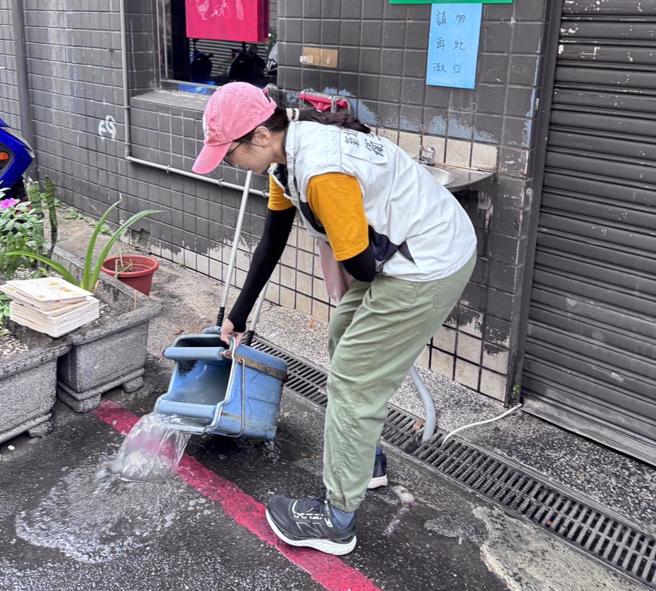 新北市新增4例本土登革热病例，卫生局提醒民眾务必配合相关防治工作，与政府共同对抗登革热。（新北市卫生局提供）