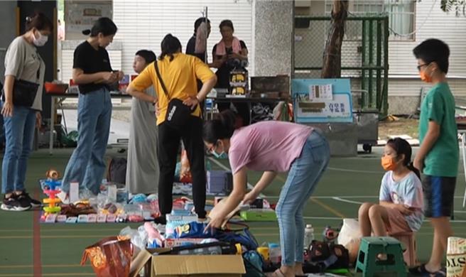 寶山鄉公所為了拚減塑、減垃圾量，近日辦理二手物交換市集。（寶山鄉公所提供／邱立雅竹縣傳真）
