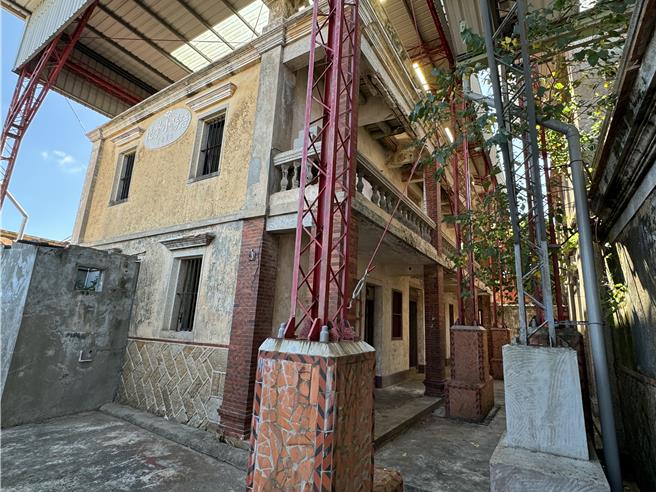 「浯阳小学校」则于1936年完工，长期作为当地教育和社区活动的中心。（于家麒摄）