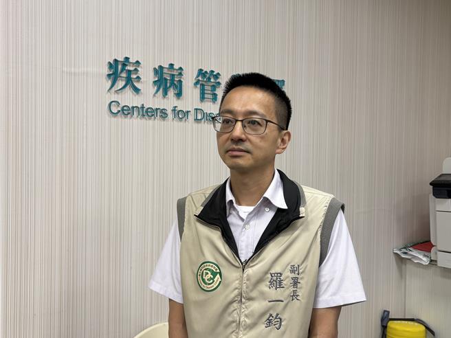 疾管署副署长罗一钧指出，颱风后应警戒类鼻疽、登革热等传染病。（李念庭摄）