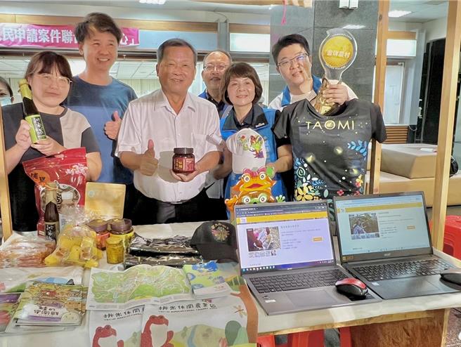 游客参加「游南投赚奖励」方案，不分平假日住宿第1晚折抵800元，第2晚折抵900元，相当优惠。（杨静茹摄）