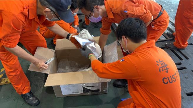 基隆地检署查获一起在货柜中夹藏二级毒品大麻的案件，并循线查缉5名犯嫌到案，7日将5名嫌犯提起公诉。（基隆地检署提供／张志康基隆传真）