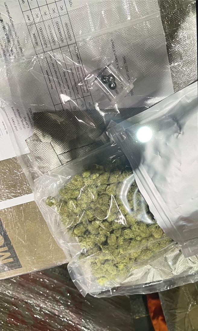 基隆地检署查获一起在货柜中夹藏二级毒品大麻的案件，并循线查缉5名犯嫌到案，7日将5名嫌犯提起公诉。（基隆地检署提供／张志康基隆传真）