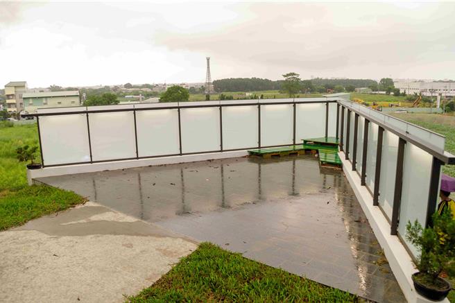 水上鄉溪東公園舊稱204高地，縣府斥資500多萬元重新規畫轉型成全齡親子公園，興建紙飛機景觀平台。(嘉義縣政府提供／呂妍庭嘉義傳真)