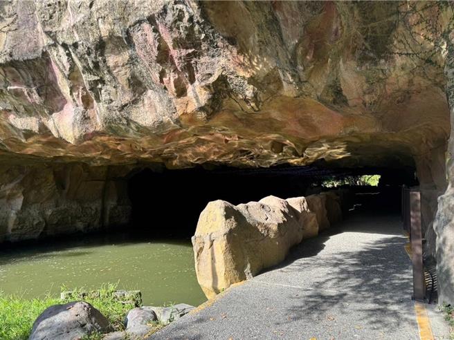 宜兰县政府今（7日）预告公告，开放冬山河水域游憩活动，除滑水板、水上摩托车、香蕉船、拖曳浮胎等，全年禁止从事，其余日前禁止的独木舟、SUP等之后都可正常下水。（宜兰县政府提供／吴佩蓉宜兰传真）