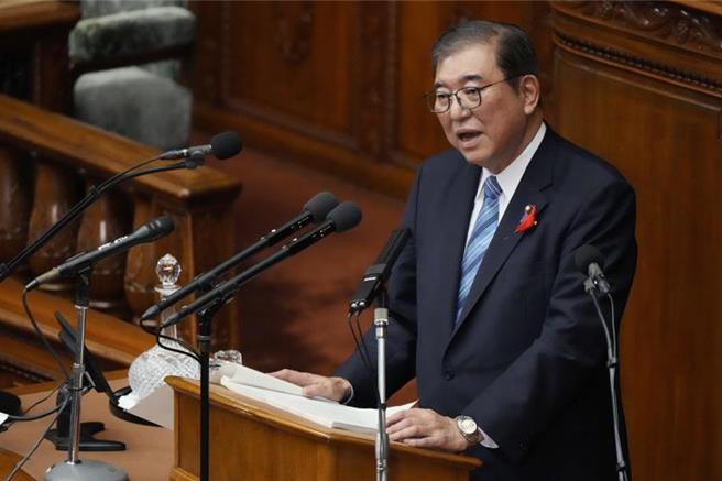 日本首相石破茂對自己之前的經濟政策進行了較大修正，並沒有保持之前的風格，導致石破經濟學的特點逐漸模糊和具備不確定性。（美聯社）