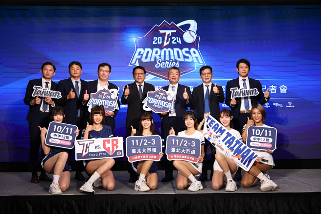 12强中华队28人公布记者会7日登场，中职会长蔡其昌（右三）、12强中华队总教练曾豪驹（左二）。（中职提供）