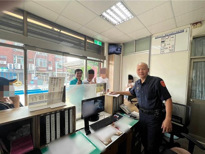 台中市清水區90歲高齡的陳姓老婦，40年前與胞弟因故爭執後便斷絕聯繫，因年事漸高，對唯一在世胞弟思念不已，日前回到龍井區尋親無果，向警方求助。（烏日警分局提供／潘虹恩台中傳真）