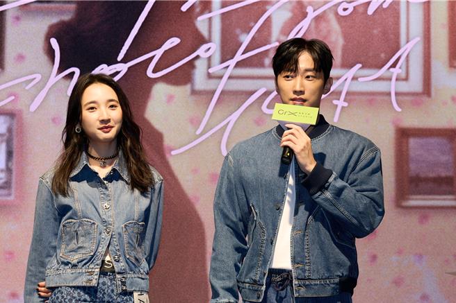 （左）李沐、（右）韩星振永在爱情电影《那张照片里的我们》首次合作，李沐准备用台湾美食喂胖振永。（瀚草文创提供）