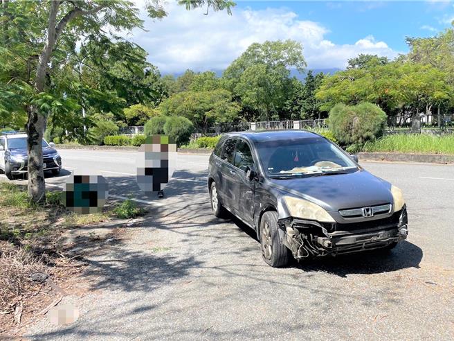 壽豐鄉大學路發生機車與同向右轉小轎車擦撞車禍，男大生送醫不治。（民眾提供）