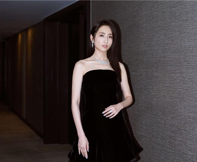 柯佳嬿擔任2024年釜山國際影展的第6屆「亞洲內容暨全球OTT大獎」評審，6日盛裝出席頒獎典禮。（柯佳嬿經紀公司提供）