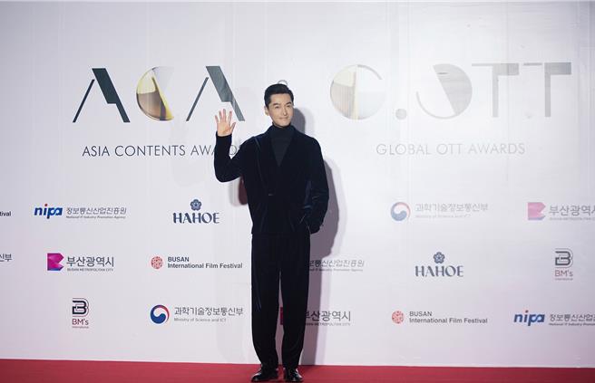 胡歌以《繁花》奪得「亞洲內容暨全球OTT大獎」最佳男主角。（澤東提供）