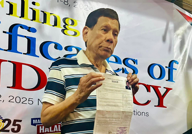 10月7日，菲律賓前總統杜特蒂上交了達沃市市長參選資料。(圖/杜特蒂臉書)