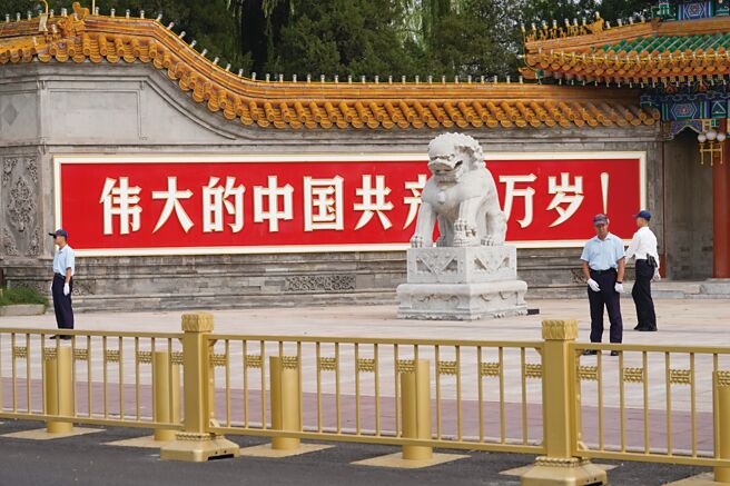 大陆发改委主任郑栅洁8日上午将举行记者会，揭开「一揽子增量政策」，由于此为「十一」长假后首个交易日，发改委记者会释出的新利多，让市场屏息以待。图／美联社