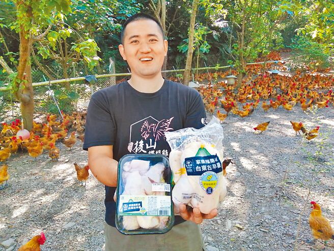 家樂福攜手大成推出在地國產土雞節，特選傳承三代「台東後山古早雞」。（家樂福提供）