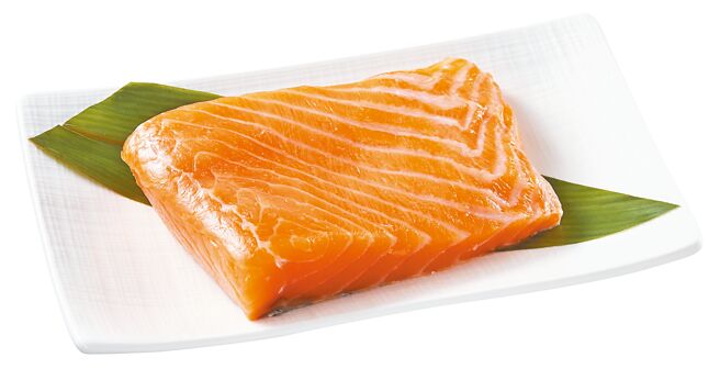全聯頂級挪威鮭魚腹肉，10月10日前單盒優惠價249元。（全聯提供）
