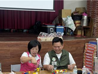 議員、立委陪玩積木！重陽節讓長輩動腦動手樂開懷