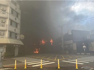 逢甲商圈民宅大火　中市府也淪陷濃煙中