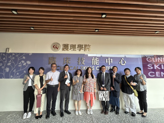 新東京齒科技工士學校訪中臺科大交流牙體技術