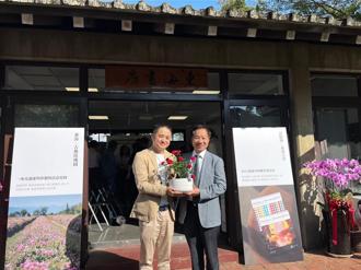 古典玫瑰園創辦人黃騰輝 捐贈一座玫瑰園給東海大學