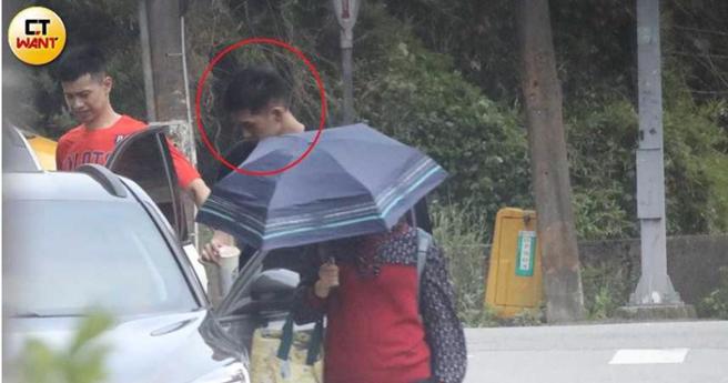 早在今年四月，本刊就曾直击林子洧与同队球员的陈昱瑞分开后开着接送Dora的这辆车。（图／本刊摄影组）