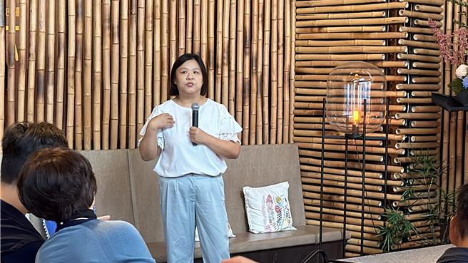 台东县深层海水产业辅导曁TTBLUE产品开发8日举办成果发表会，甜点业者刘芷瑄。（蔡旻妤摄）