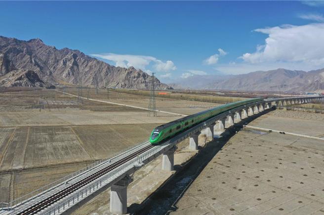 大陸國家發改委副主任劉蘇社表示，今年近6兆元人民幣的政府投資絕大部分已落實到具體專案。（摘自中新社）