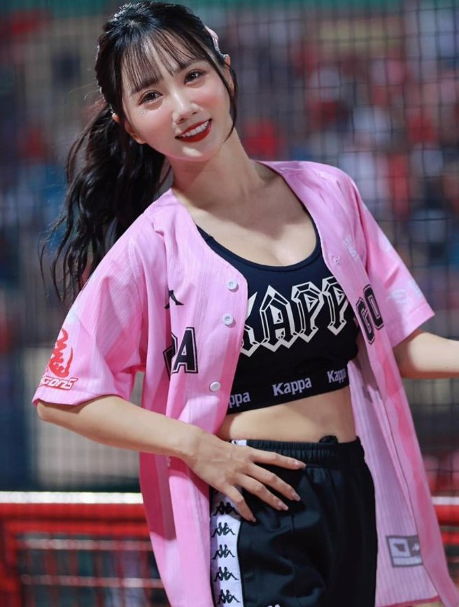 小珍奶是许多综艺节目邀约对象。（图／bubbletea_wang  Instagram）