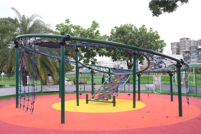 花莲市5座特色公园优化工程改造中，强化设施并提升安全。（花莲市公所提供／王志伟花莲传真）