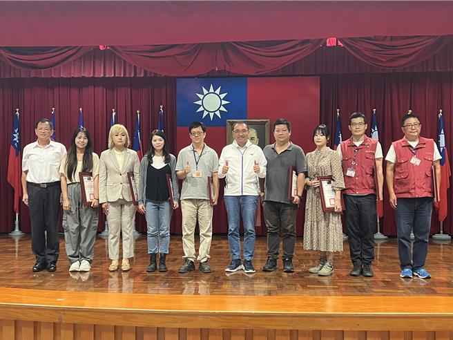 侯友宜表揚公安聯合稽查績優人員。（王揚傑攝）