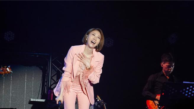 李翊君第一次体验在Live House演出。（艾迪升传播提供）