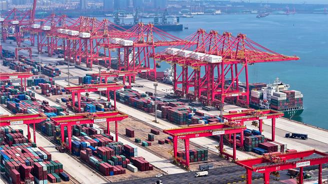 世界銀行預估，大陸經濟增長明年放緩至4.3％。（圖／新華社）