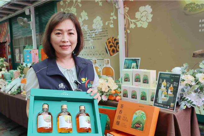 番路乡农会全新推出的「茶梅酒与茶清酒系列」3款风味茶酒，未上市就引发预购潮。（吕妍庭摄）
★《中时新闻网》关心您：饮酒过量，有碍健康。酒后不开车，安全有保障！