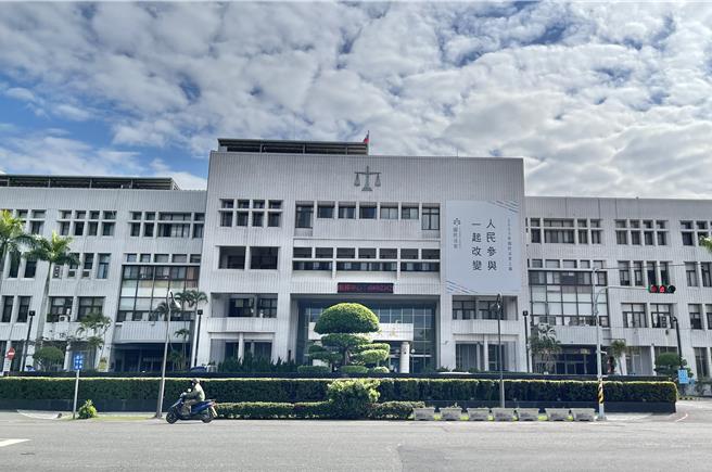 陆军步兵连担任机枪射击士的李姓中士为了躲债，逃兵近1年，直到今年5月才投案，遭判刑3月。（杨静茹摄）